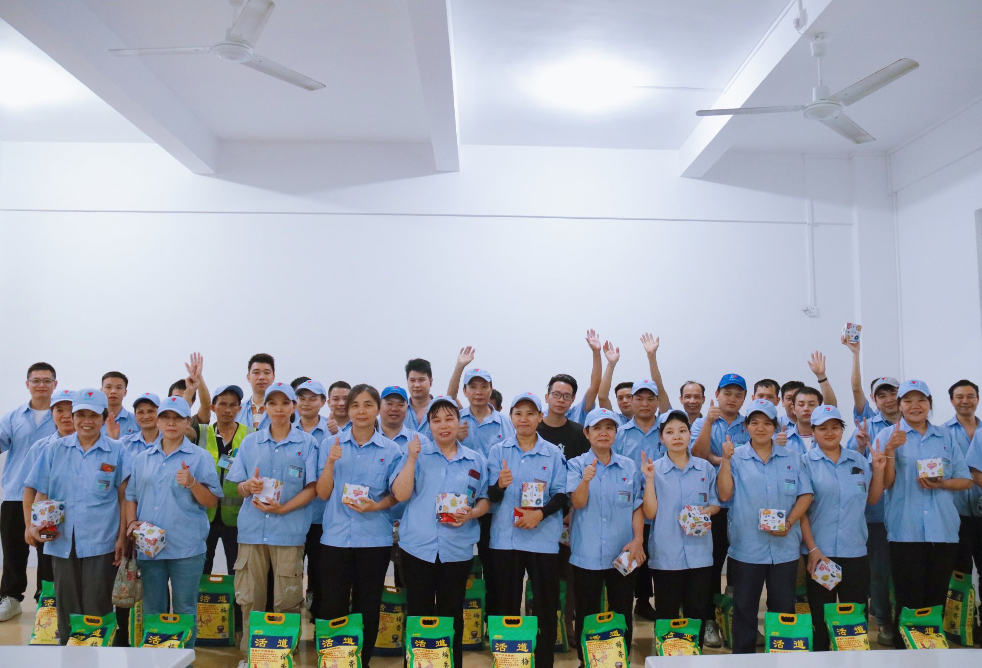 八月份員工生日會(huì)